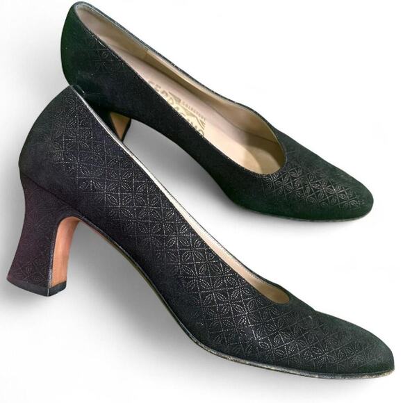 Salvatore Ferragamo Women’s 8AAAA Narrow Closed Toe Black Block Heel Casual - Picture 1 of 6
